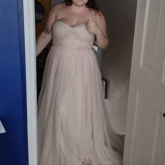 NWT Brand new strapless beaded tulle wedding dress - Picture 3 of 4